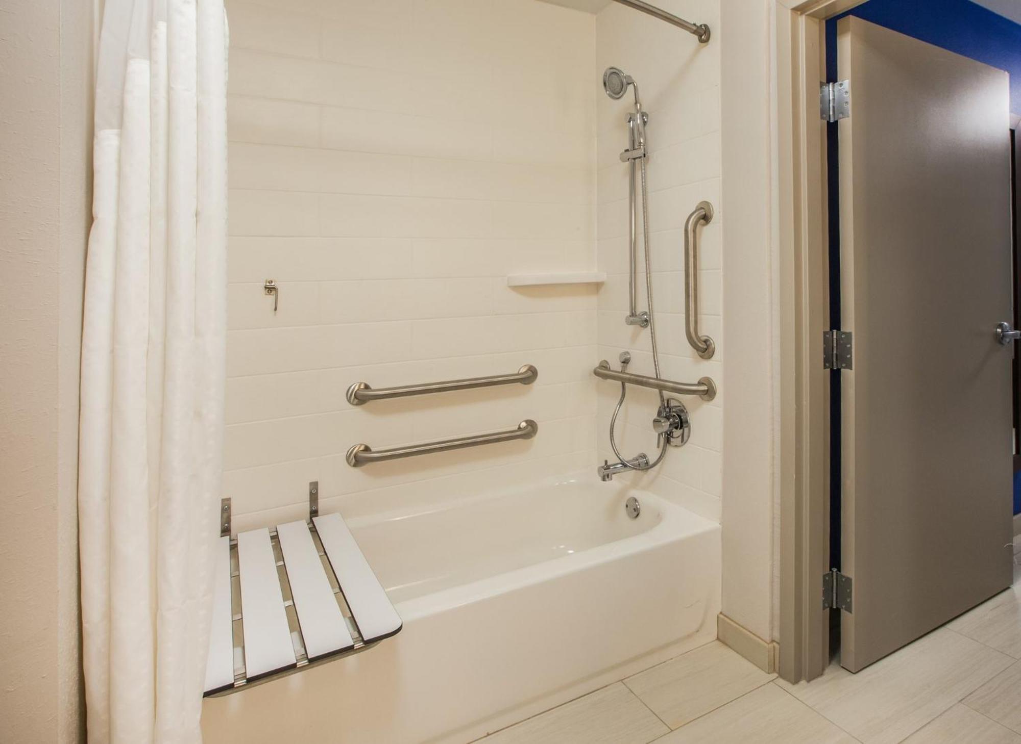 Holiday Inn Express & Suites Haltom City - Ft. Worth By Ihg المظهر الخارجي الصورة